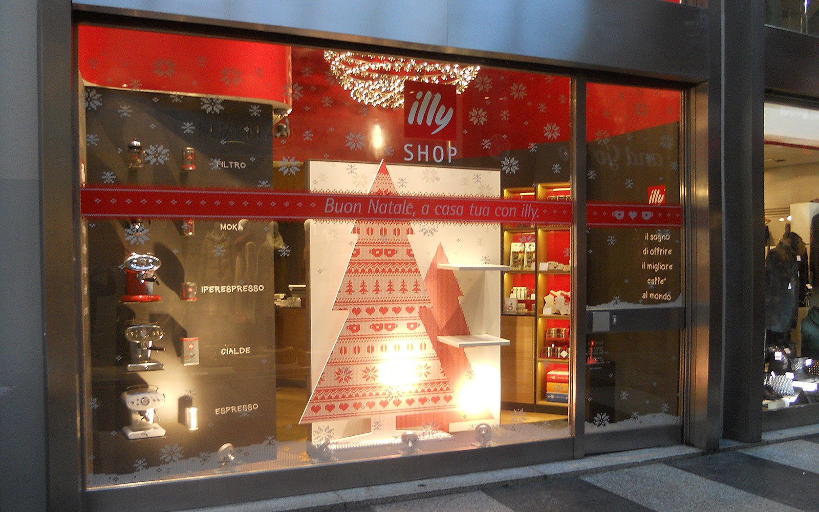 Vetrine illyshop Milano